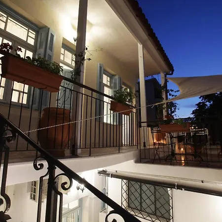 Live In Athens, Thiseio Historic House Aparthotel 3*